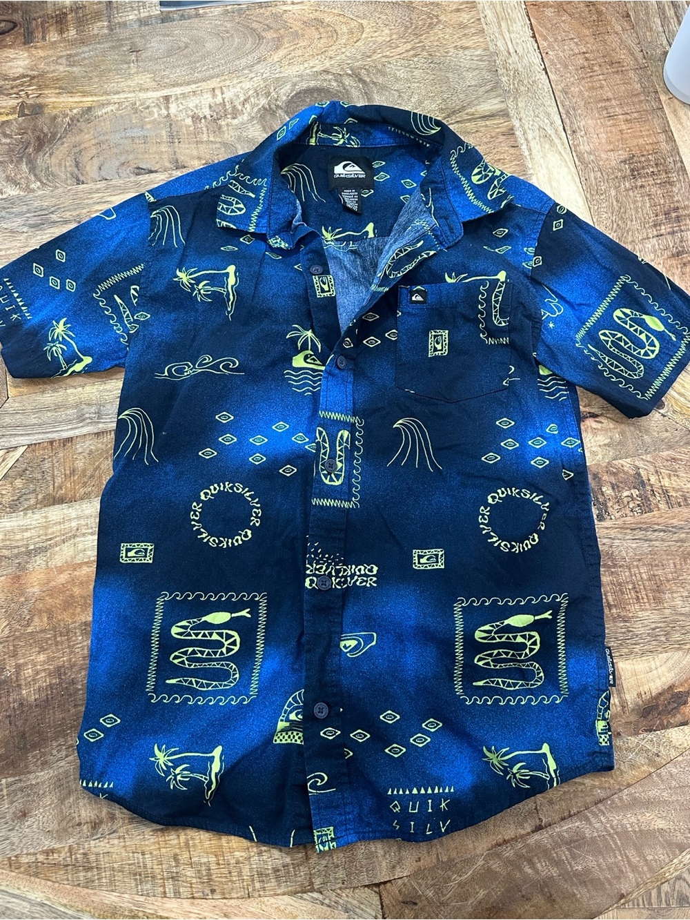 Quiksilver Boys' Navy Blue Short-Sleeve Button-Up Shirt with Lime Accents